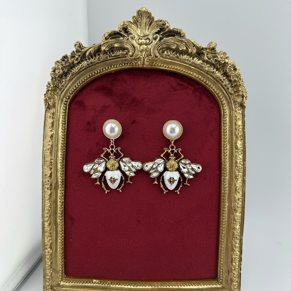 Vintage Honeybee Elegant Gold White Crystal Pearl Bee Earrings - Picture 8 of 11